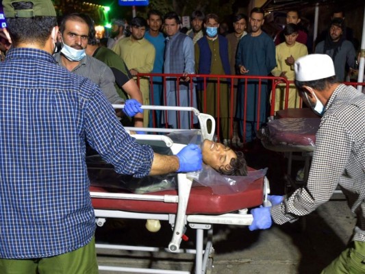Decenas de muertos y cientos de heridos tras el ataque en las afueras del aeropuerto de Kabul, Afganistán