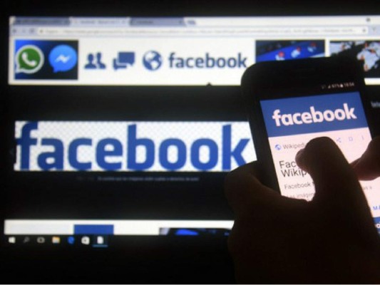 El consumo de las noticias en Facebook disminuyó, y el consumo de WahtsApp aumento así lo detalló un informe del Instituto Reuters. Foto: Agencia AFP