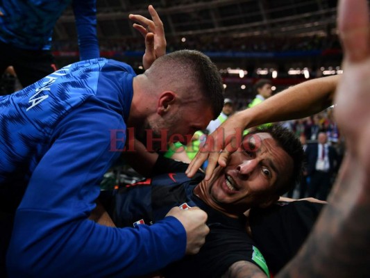 Las espectaculares fotos que captó el fotógrafo salvadoreño 'aplastado' por jugadores de Croacia