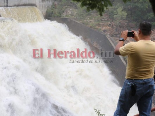 Imágenes de represa La Concepción en su nivel máximo tras intensas lluvias