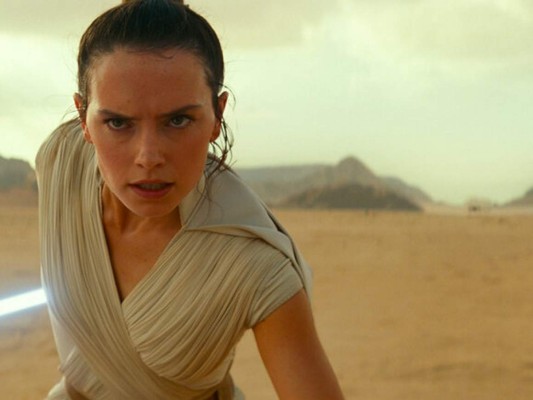 En esta imagen proporcionada por Disney/Lucasfilm Daisy Ridley en el papel de Rey en una escena de 'Star Wars: The Rise of Skywalker'. Foto: AP.