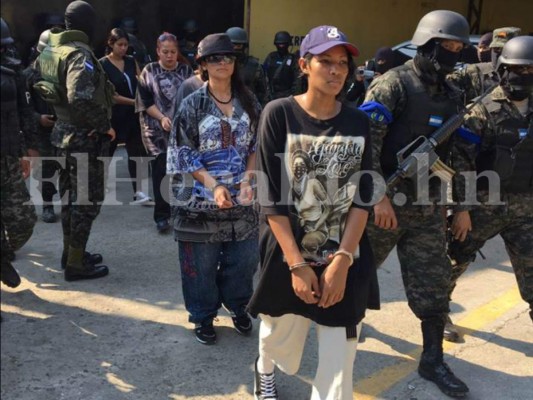 Así fue el traslado de 77 mujeres pandilleras a la cárcel Támara