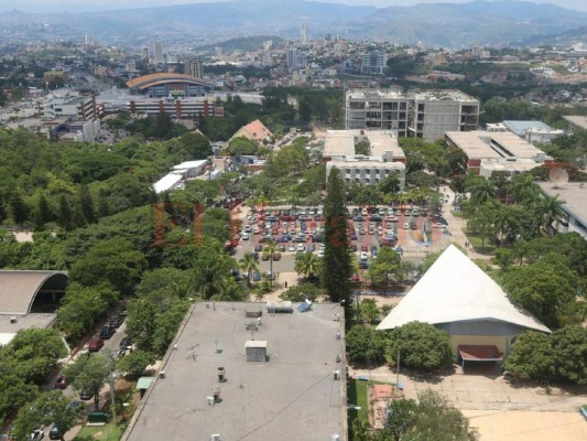 Una imagen de Ciudad Universitaria en Tegucigalpa, desde el nuevo edificio adminstrativo de la UNAH.