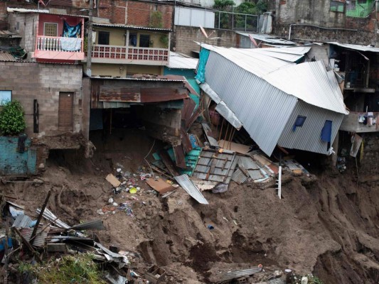 Muerte y destrucción deja el paso de la tormenta Amanda por El Salvador