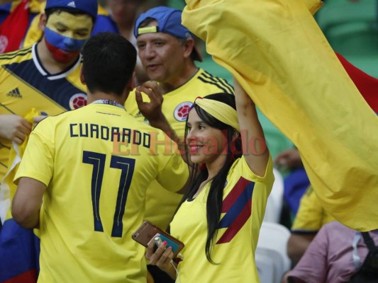 El duelo Polonia vs Colombia se llenó de hermosas mujeres
