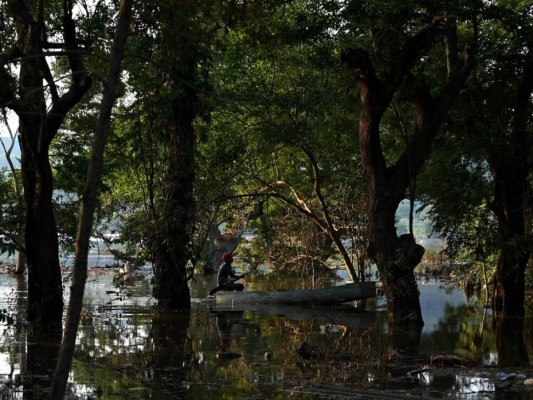 Lluvias por ciclón Eta resucitan lagunas desaparecidas en el norte de Honduras (FOTOS)