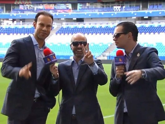 Zague, el Doctor García y Martinoli durante la transmisión de TV Azteca.