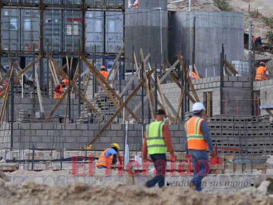 La primera fase de 251 viviendas de bloque ya comenzó a edificarse. Foto: Emilio Flores/El Heraldo