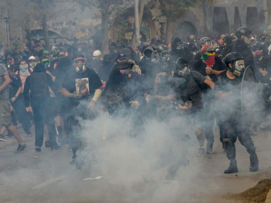 Revuelta social sigue en Chile con potentes protestas en Santiago (FOTOS)