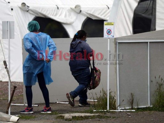 Siete meses de pandemia y los centros de triaje siguen llenos (Fotos)