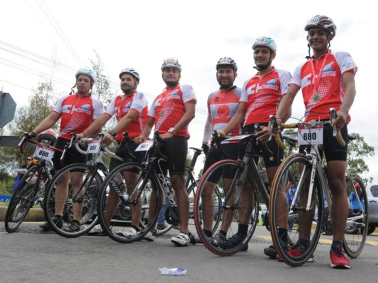 Team Cruz Roja es el equipo de la conocida institución de emergencias que se presentó en la Sexta Vuelta.