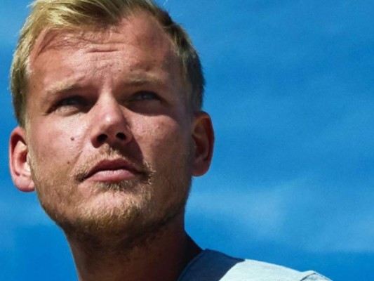 Avicii tenía 28 años y falleció en Mascate, la capital de Omán, al suroeste de Asia.