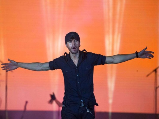 Enrique Iglesias durante un concierto en Tel Aviv, Israel, el 27 de mayo de 2018. Iglesias dijo el 9 de septiembre de 2021 que lanzará su álbum 'Final' el 17 de septiembre. Foto: AP