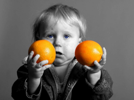 Los niños deben ingerir frutas y vegetales como fuente de vitamina, minerales y fibra, de forma diaria para establecer un esquema saludable de alimentación.