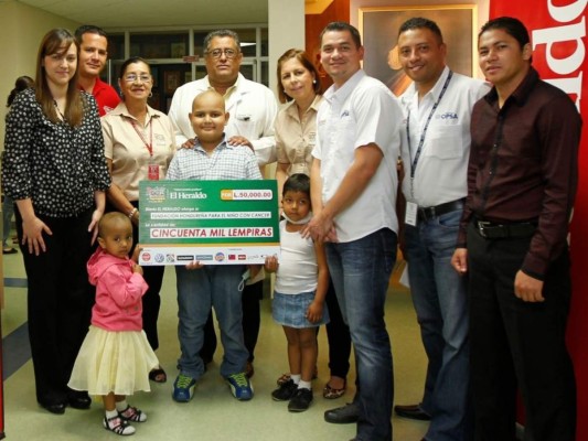 La Fundación Hondureña para el Niño con Cáncer fue la primera beneficiada, con un aporte de 50 mil lempiras recaudados en la Vuelta El Heraldo de 2013.