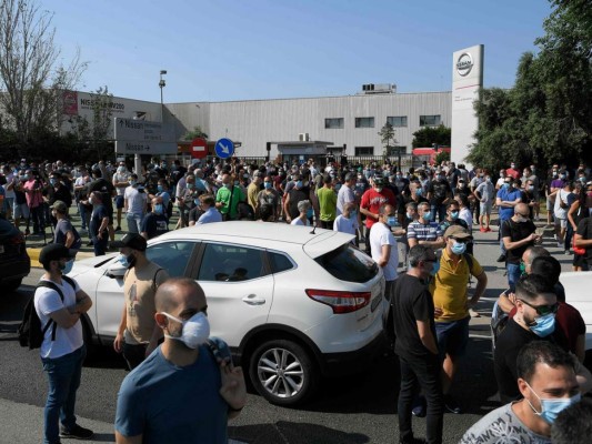 Enfado e impotencia: Trabajadores protestan por cierre de planta Nissan en España (FOTOS)
