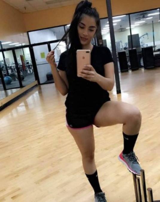 Las fotografías más sexys de la hondureña Fany Barber en el gimnasio