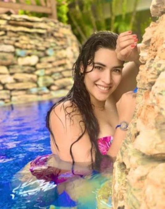 FOTOS: Así fueron las vacaciones de Carolina Lanza en Roatán