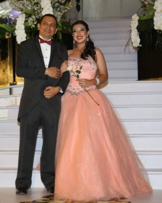 DelCampo International School: Memorable desfile de padres e hijas en la Prom 2017