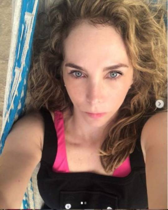 FOTOS: Belinda presume en redes sociales a su guapa y joven madre