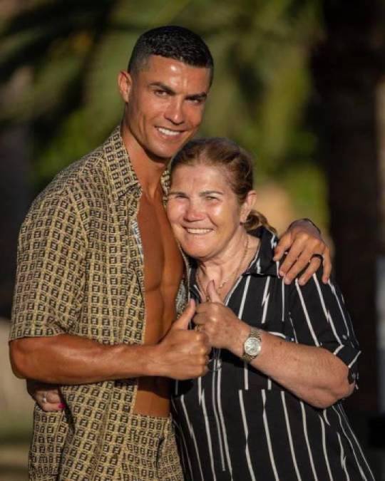 Madre de Cristiano Ronaldo ‘responde’ a los rumores sobre su relación con Georgina