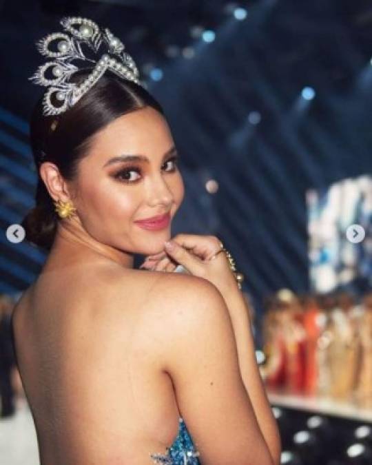 Catriona Gray y el espectacular vestido que usó para entregar la corona  