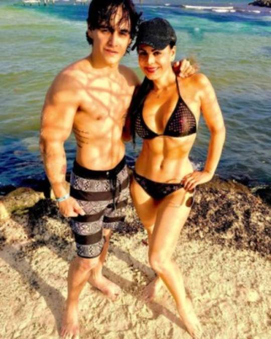 Maribel Guardia lo volvió a hacer; su foto en diminuto bikini tiene a muchos vueltos locos