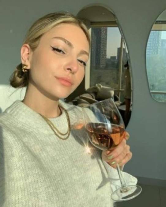 ¿Quién es Ana Sarelly, la youtuber acusada de fraude por vender vino con olor a orina?  