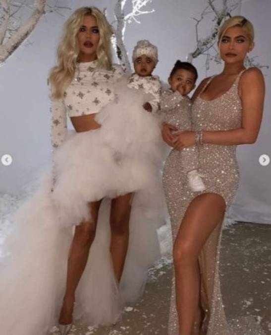 FOTOS: Kylie y Kendall Jenner, Kim, Khloé y Kourtney Kardashian se lucieron con glamurosa fiesta navideña