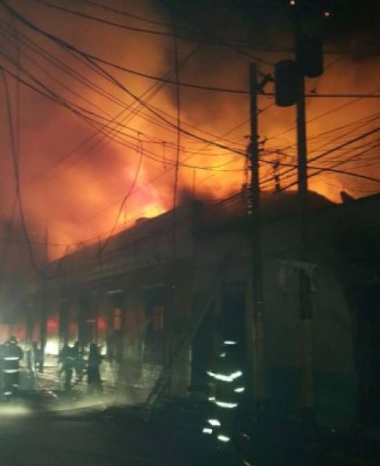 Las imágenes más impactantes del voraz incendio en el Museo del Hombre Hondureño