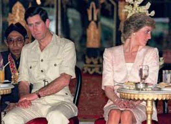 Pensamientos suicidas, racismo e infidelidades: los escándalos de la familia real británica