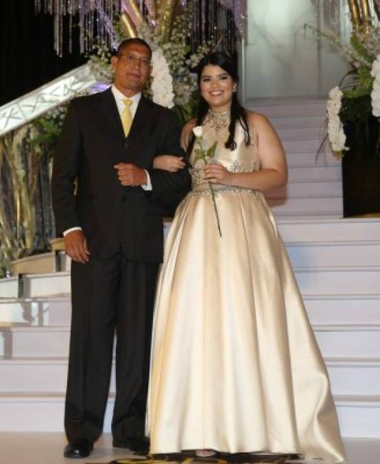 DelCampo International School: Memorable desfile de padres e hijas en la Prom 2017