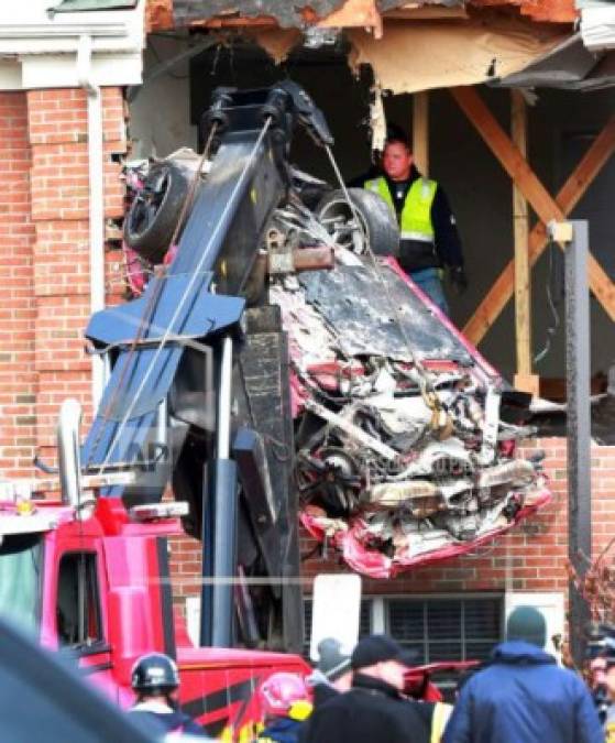 EEUU: Impactantes imágenes de accidente donde dos jóvenes murieron tras impactar su auto contra edificio