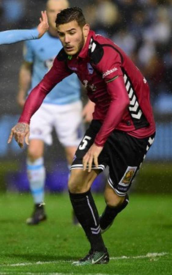 (FILES) This file photo taken on February 3, 2017 shows Alaves' French defender Theo Hernandez during the Spanish Copa del Rey (King's Cup) semi final first leg football match RC Celta de Vigo vs Deportivo Alaves at the Balaidos stadium in Vigo.French left-back Theo Hernandez, 19, completed a cross-town transfer from Atletico to Real Madrid for a reported fee of 30 million euros ($34 million) on July 5, 2017. / AFP PHOTO / MIGUEL RIOPA