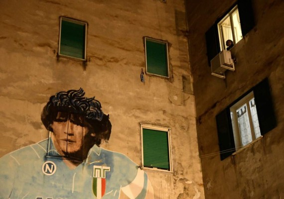 Entre homenajes y escándalo por violación, se cumple un año de la muerte de Maradona (FOTOS)