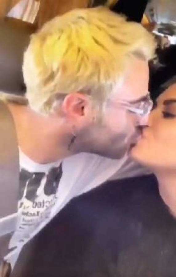 VÍDEO: Demi Lovato y Henry Levy confirman su noviazgo con un romántico beso