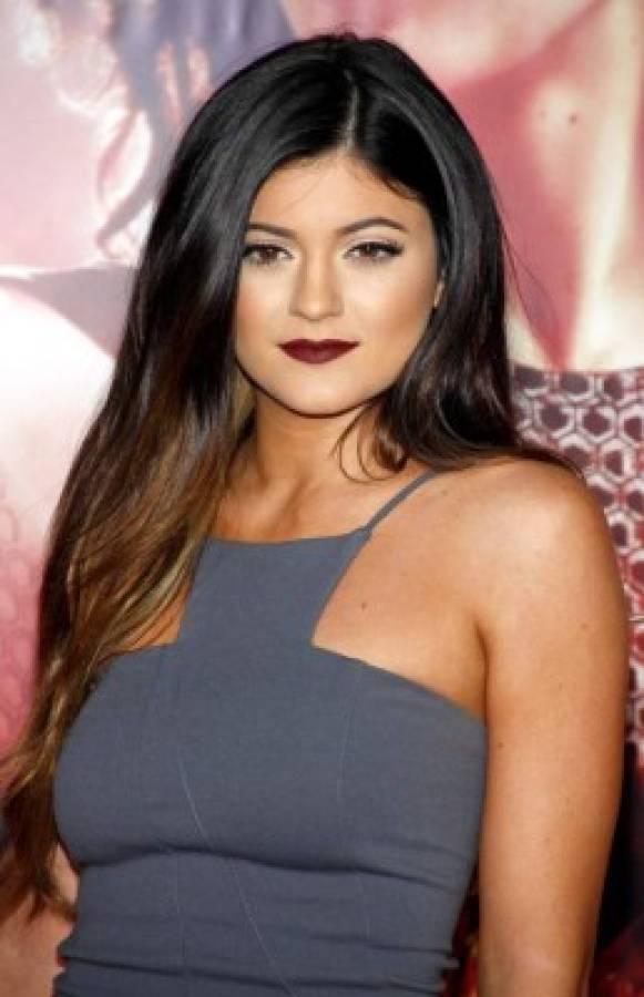 Kylie Jenner revela por qué se operó los labios