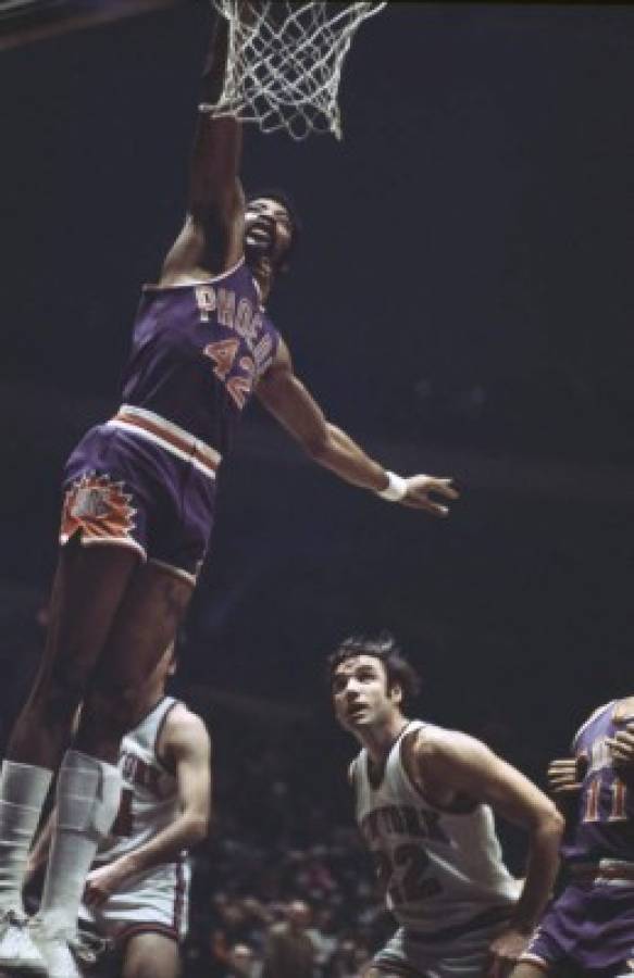 Muere Connie Hawkins, miembro de salón de la Fama de básquet