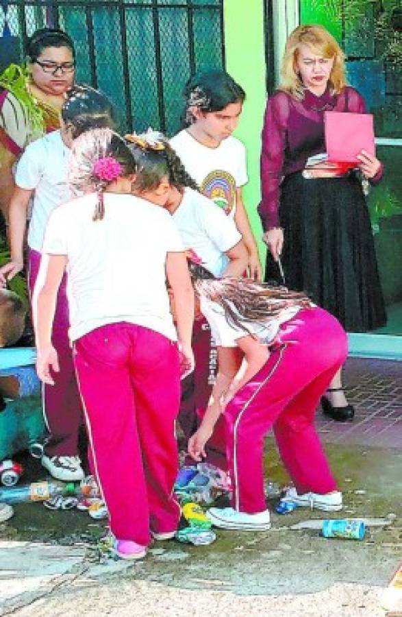 Escuelas logran ingresos con venta de productos reciclados