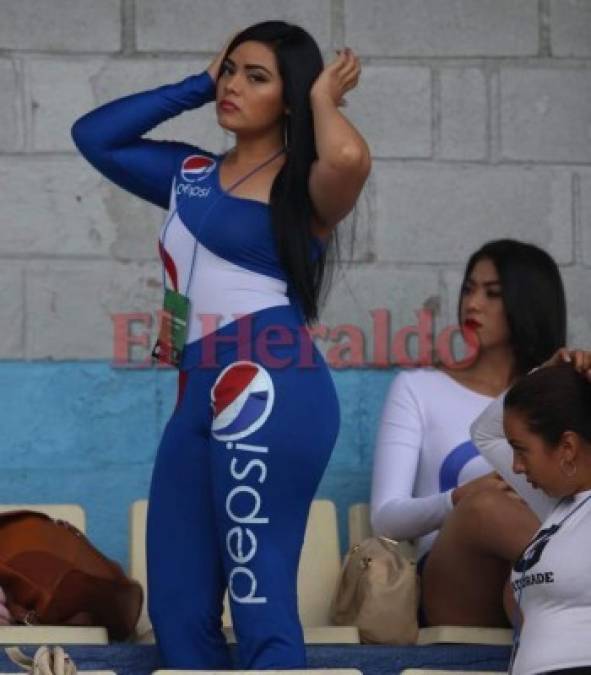 Bellas chicas adornan la final de ida Motagua vs Marathón en el Nacional de Tegucigalpa