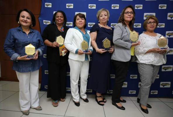 Celina Betancourth, Mirna Wood, Ana Pavón, Esperanza Espinoza, Sergia de Tábora y Rosa Gómez, las empresarias reconocidas. Crédito: EL HERALDO/David Romero