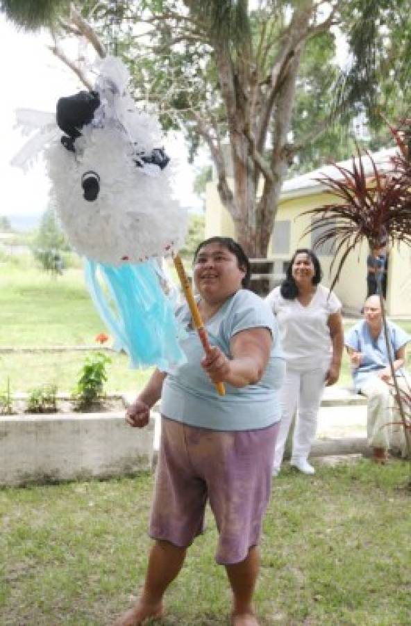 Felicidad y solidaridad en la aldea Santa Rosita