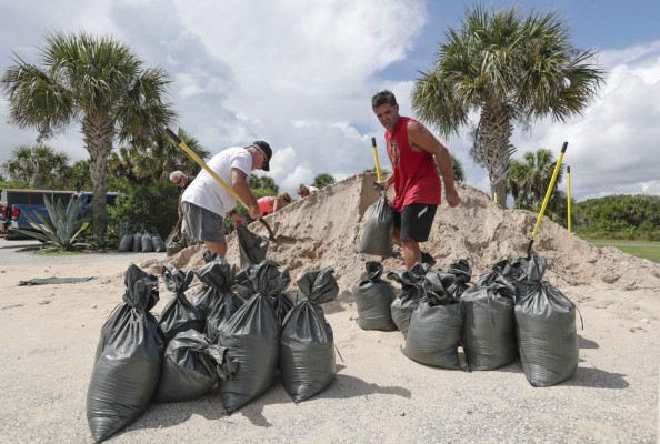 FOTOS: Residentes de Florida se preparan ante inminete llegada del huracán Dorian