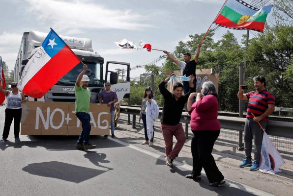 Bloqueos, fogatas y 'renuncia Piñera', el paro nacional de 48 horas en Chile
