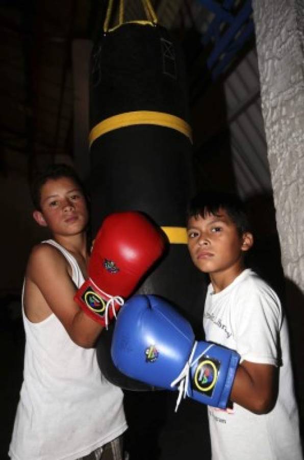 Héroes de barrio que golpean la violencia