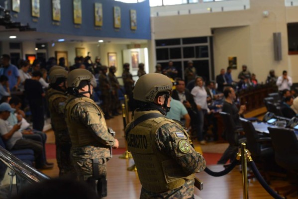 10 datos para entender la crisis de Bukele y el Congreso en El Salvador