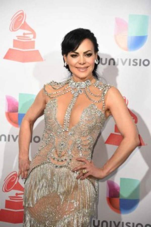 El transparente vestido de Maribel Guardia se roba los suspiros en los Grammy