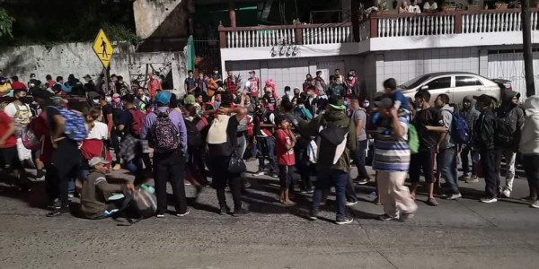 Las dolorosas imágenes de una nueva caravana de migrantes hondureños