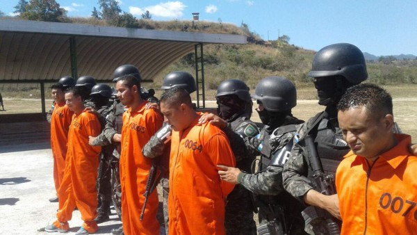 Bajo fuerte custodia militar fueron trasladados los reos hasta la cárcel El Pozo en Ilama, Santa Bárbara.