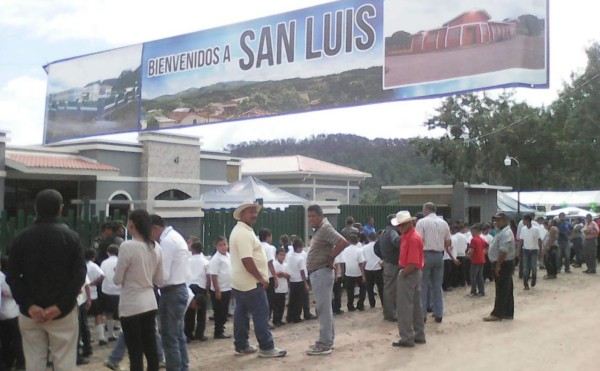 Valla de bienvenida en el municipio de San Luis.